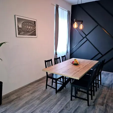 Holiday Apartment Póla