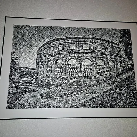 Апартаменти Holiday Apartment